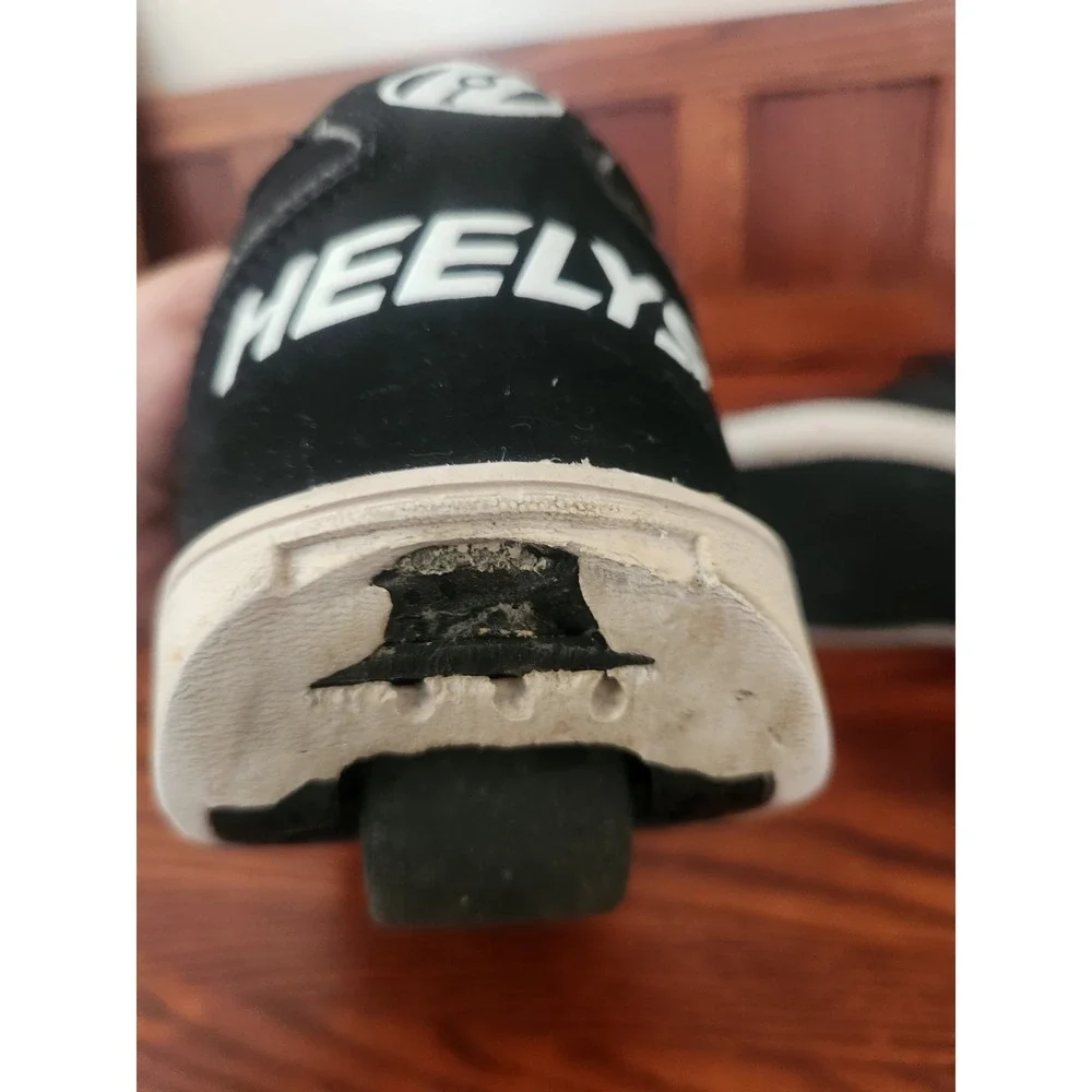 Heelys Boys Propel 2.0‎ Size Youth Size 5 Skate Sneakers Shoes Black White